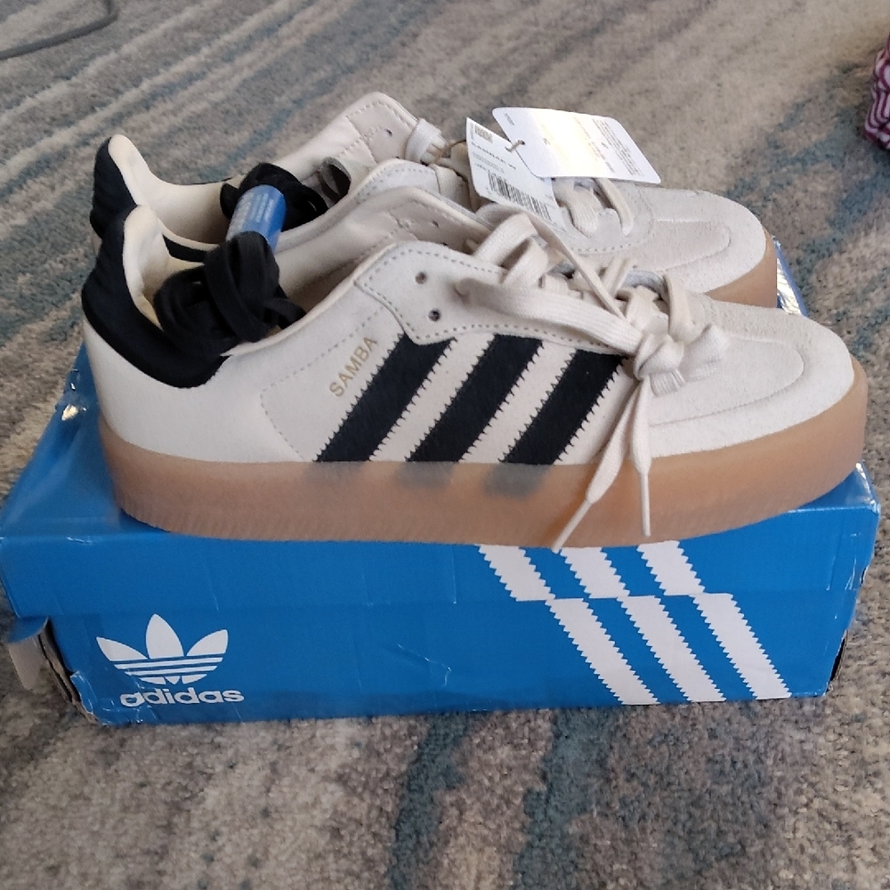 Adidas Samba Shoes in Off-White and Black - Picture 5 of 6